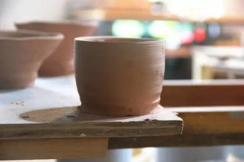 成都這所軍工廠，曾經造火藥現在搞文藝，耍一天都不得累